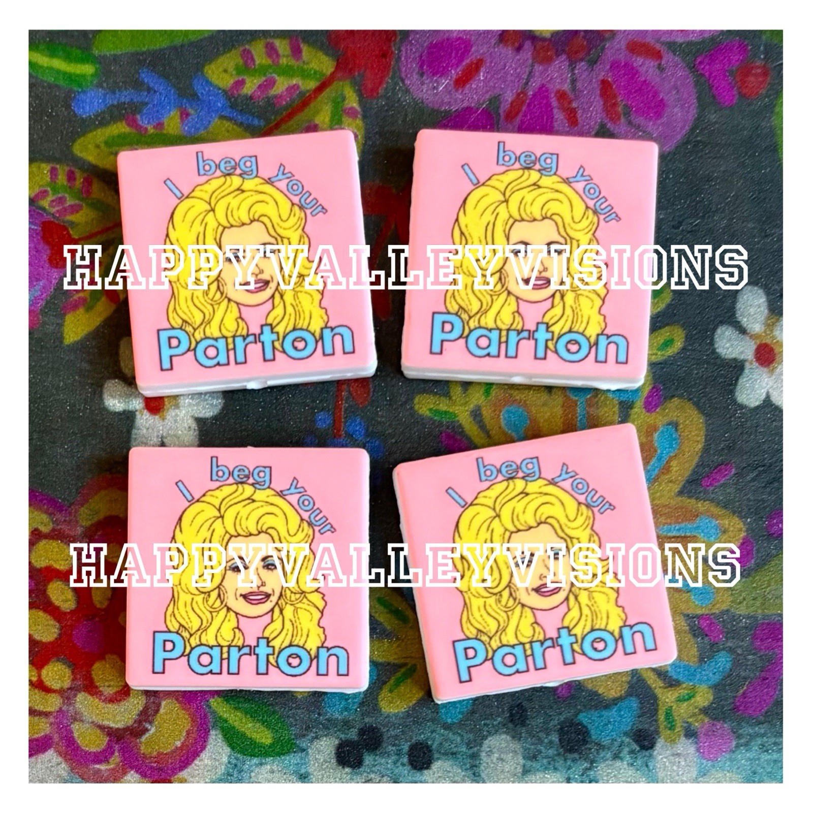 4 Pce DOLLY PARTON I BEG YOUR PARTON Silicone Focal Beads Pens Keychains PINK