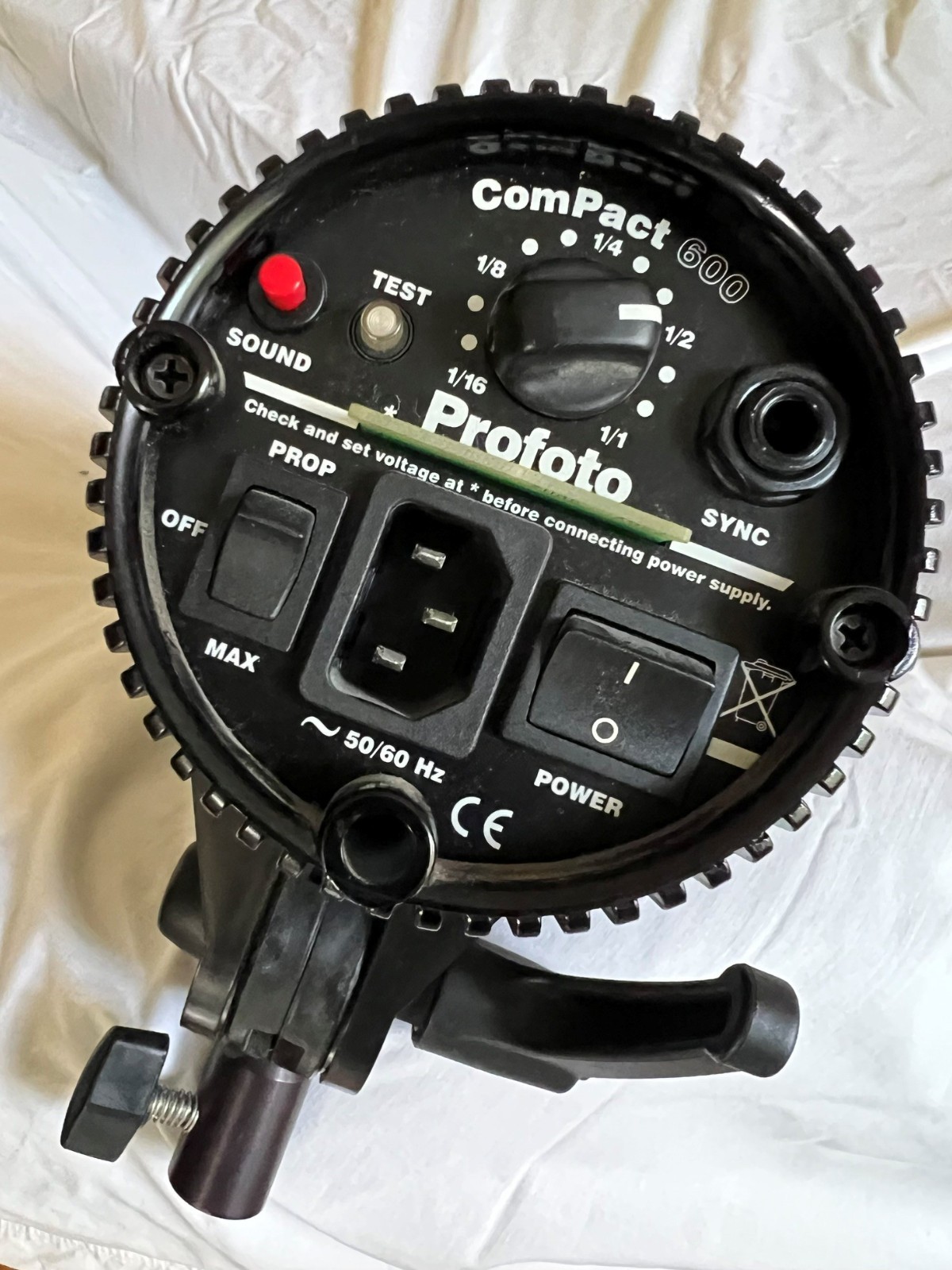 Profoto ComPact Lighting Kit-ComPact 600 Plus, ComPact 300,2-stands,2-umbrellas
