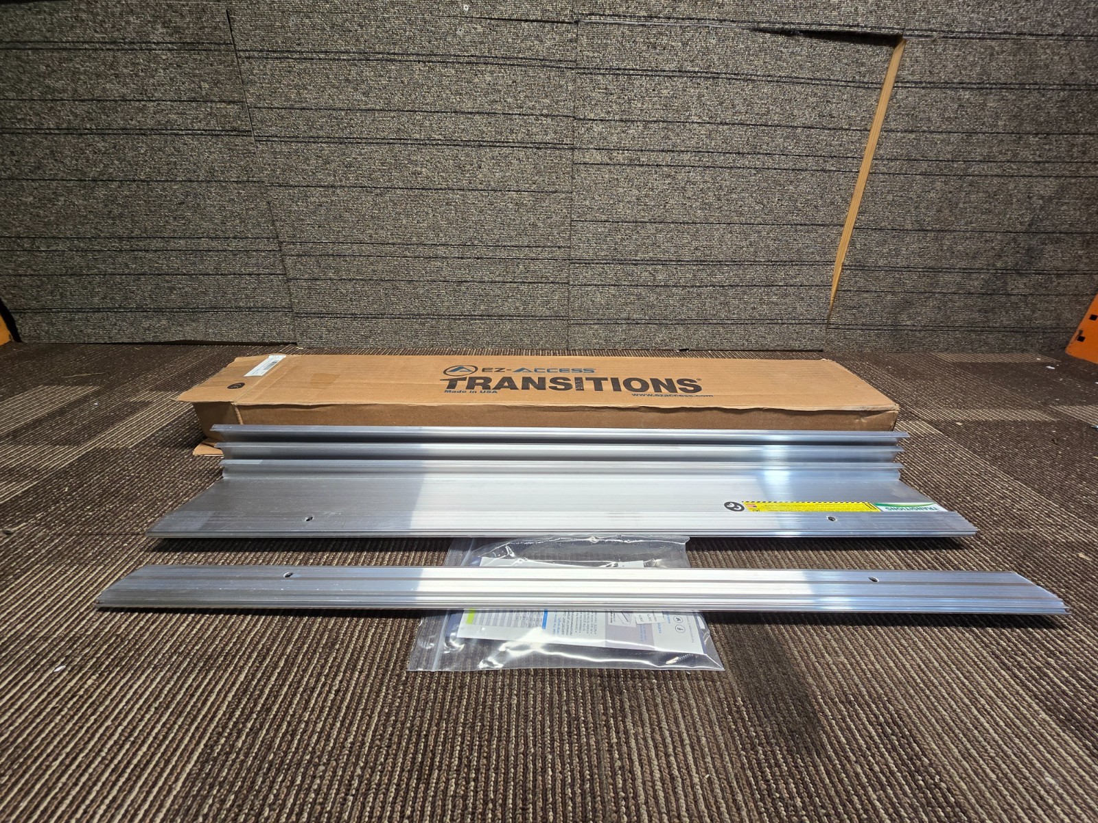 EZ-ACCESS 50586 Modular Entry Ramp 3 Inch Self Supporting Aluminum Silver