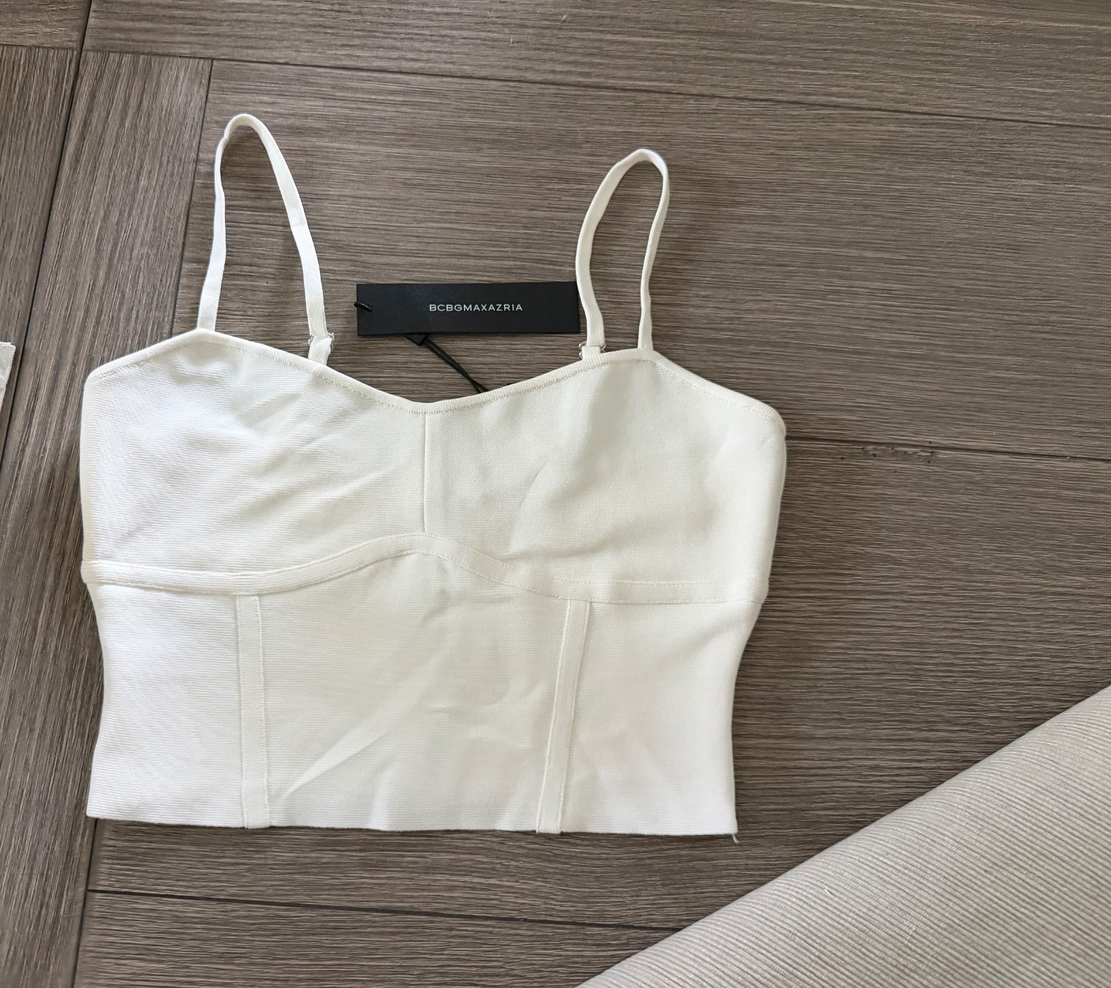 BCBGMAZARIA WHITE BANDAGA CROP TOP BCBGMAZARIA WHITE BANDAGA CROP TOP