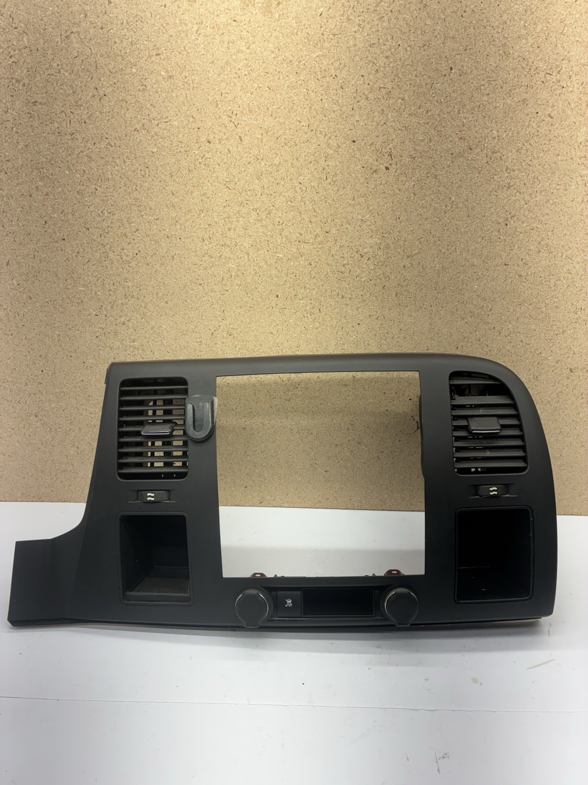 2007-2013 Chevrolet Silverado Sierra Center Dash Radio Bezel Climate Vents 2WD 2007-2013 Chevrolet Silverado Sierra Center Dash Radio Bezel Climate Vents 2WD