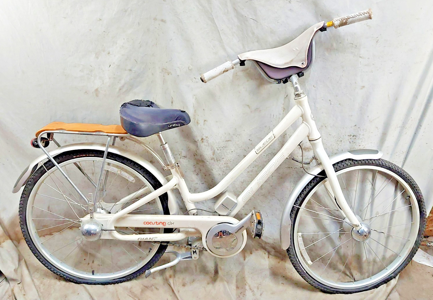 2012 Giant Suede Metro Series Cruiser Bicycle 16\