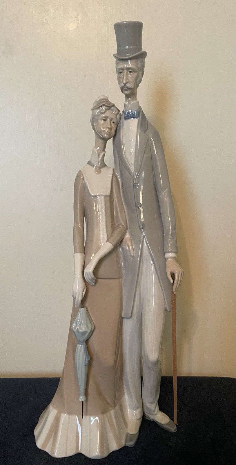Lladro Figurine 1033 Old Folks Retired Lladro Figurine 1033 Old Folks Retired
