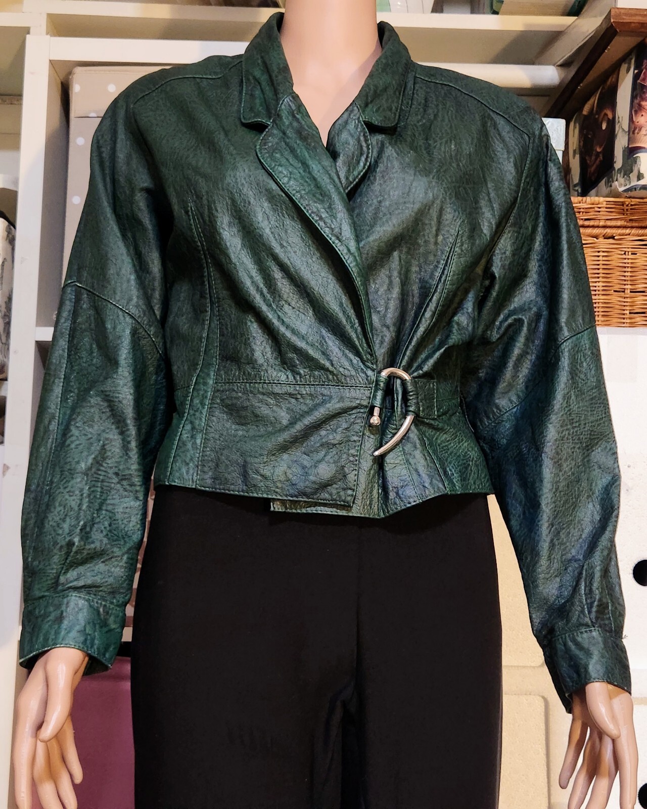 Vintage G-III Biker Jacket Emerald Green Lambskin Cropped Wrap Buckle Medium Vintage G-III Biker Jacket Emerald Green Lambskin Cropped Wrap Buckle Medium