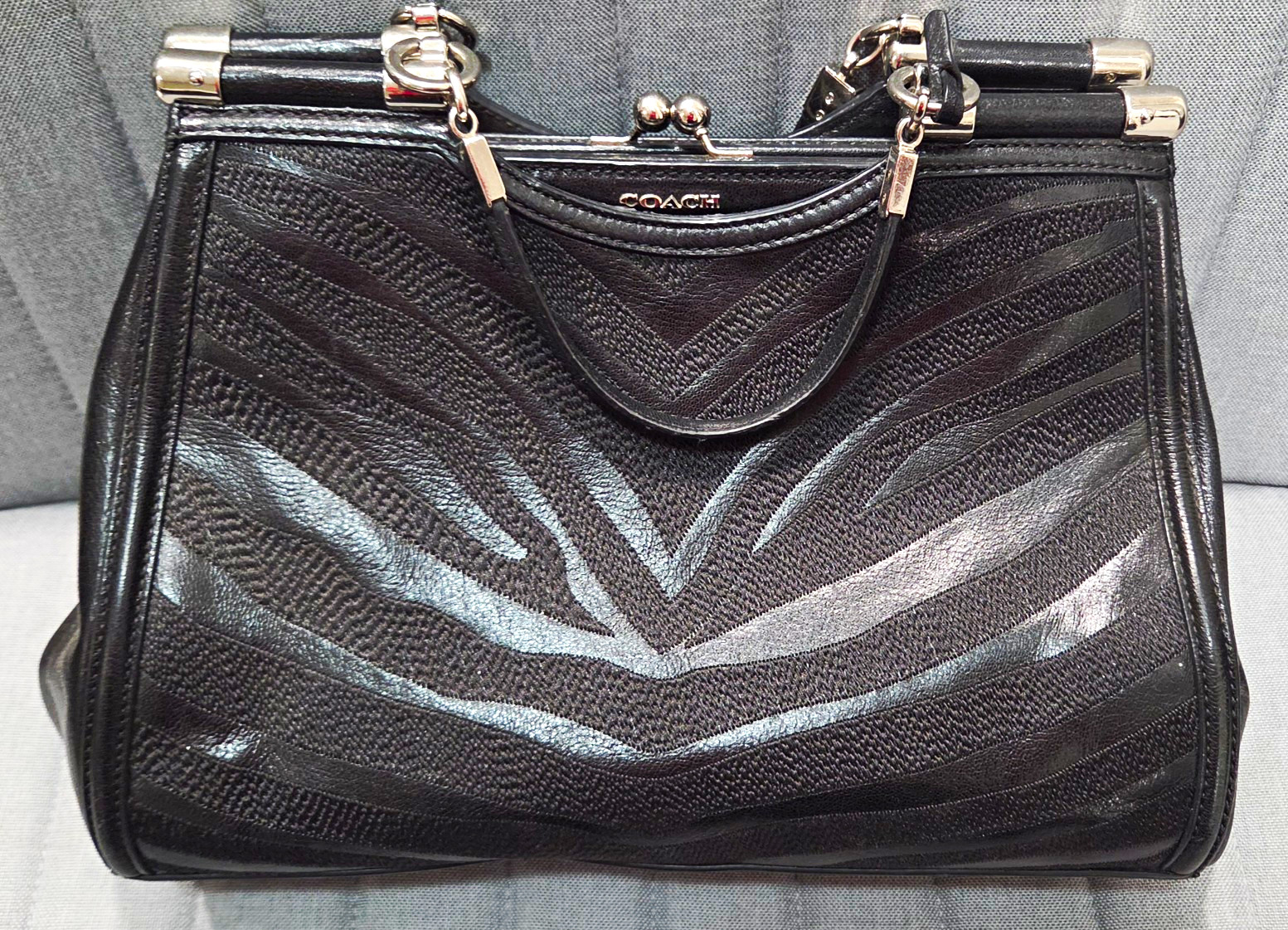 COACH Madison Zebra Carrie Satchel Black Leather Kiss Lock Bag G1382-26701