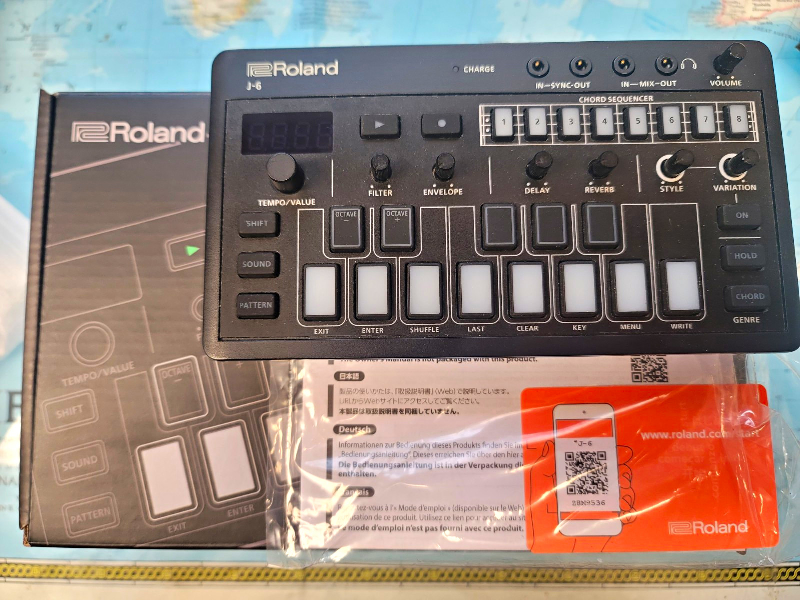 Roland J-6 Chord Sequencer Tabletop Digital Sequencer Battery Effects Black