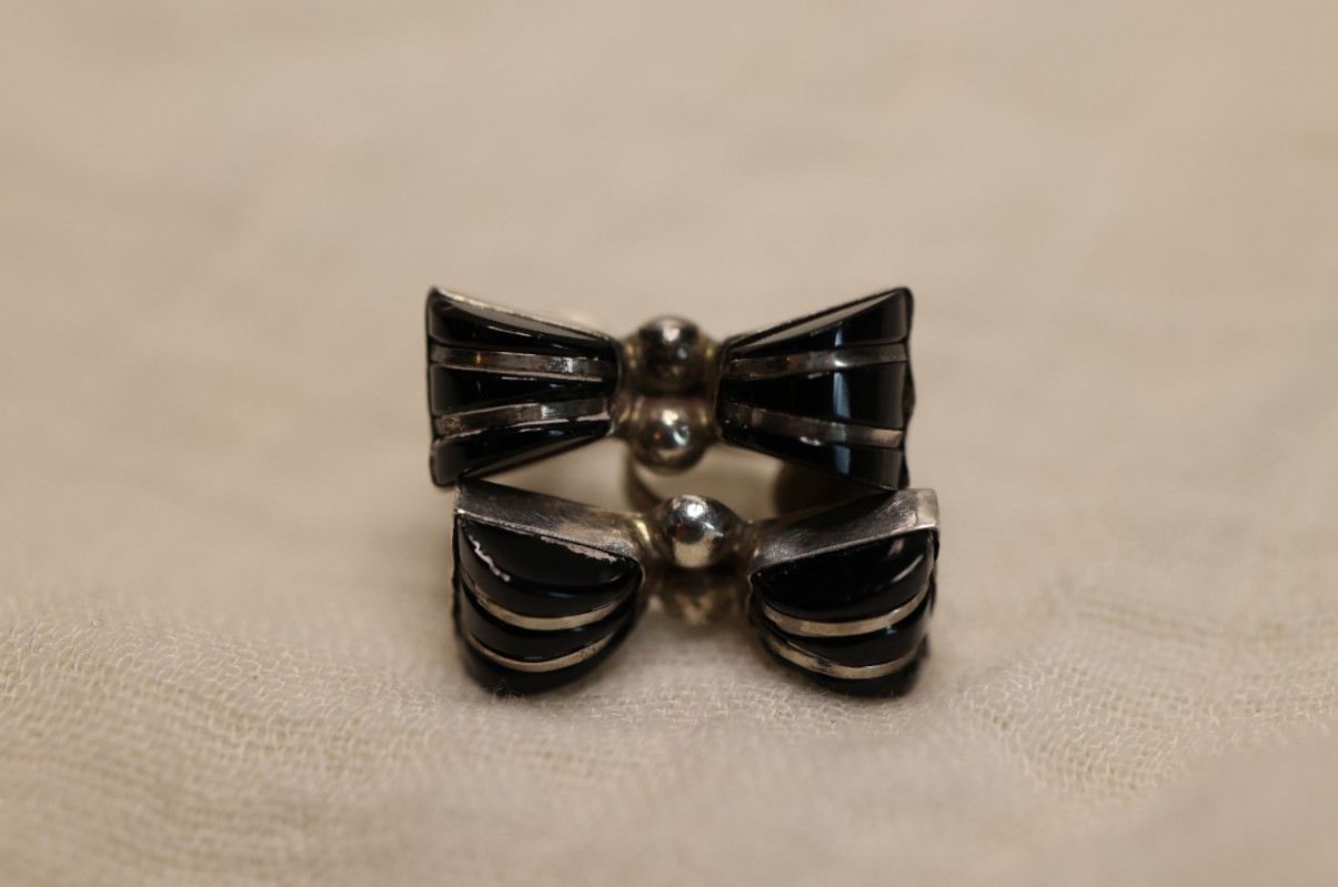 Vintage Diaz Santoyo Taxco Mexican Sterling 925 Onyx Bow Screw Back Earrings CJB Vintage Diaz Santoyo Taxco Mexican Sterling 925 Onyx Bow Screw Back Earrings CJB