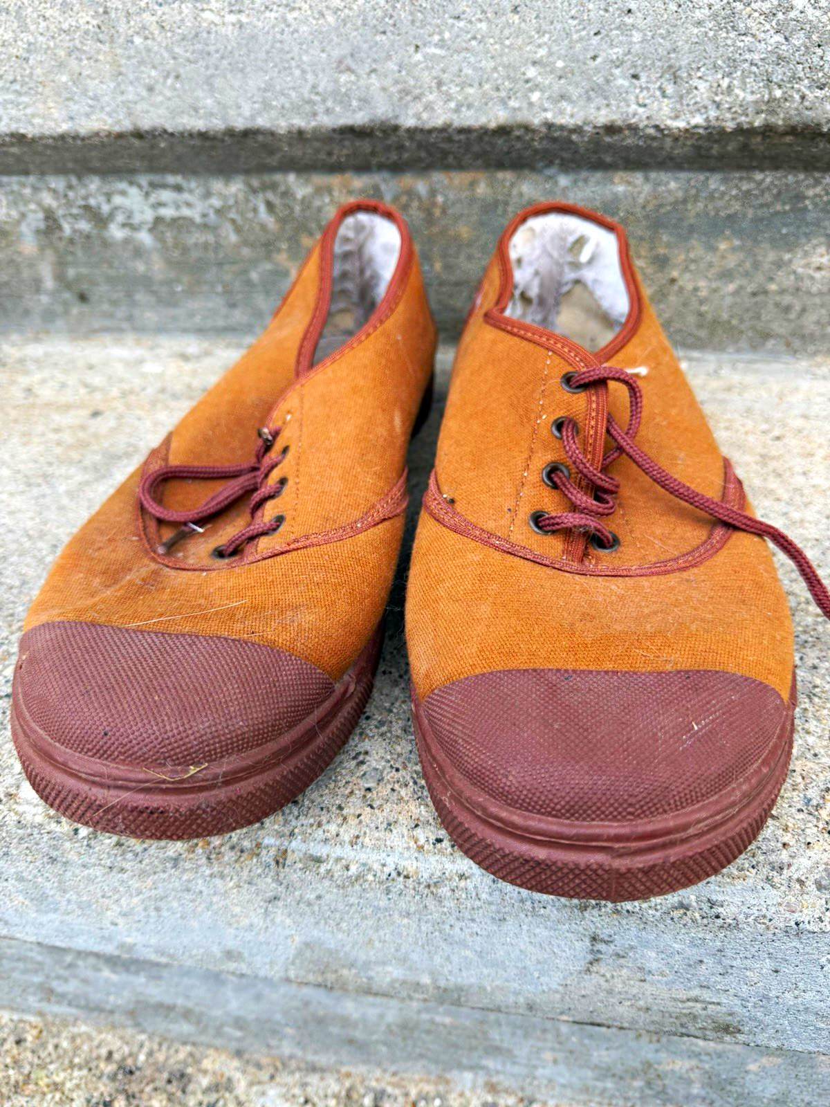 Vintage British Army plimsole sneaker track shoe Cushioned Rubber Sole sz 10