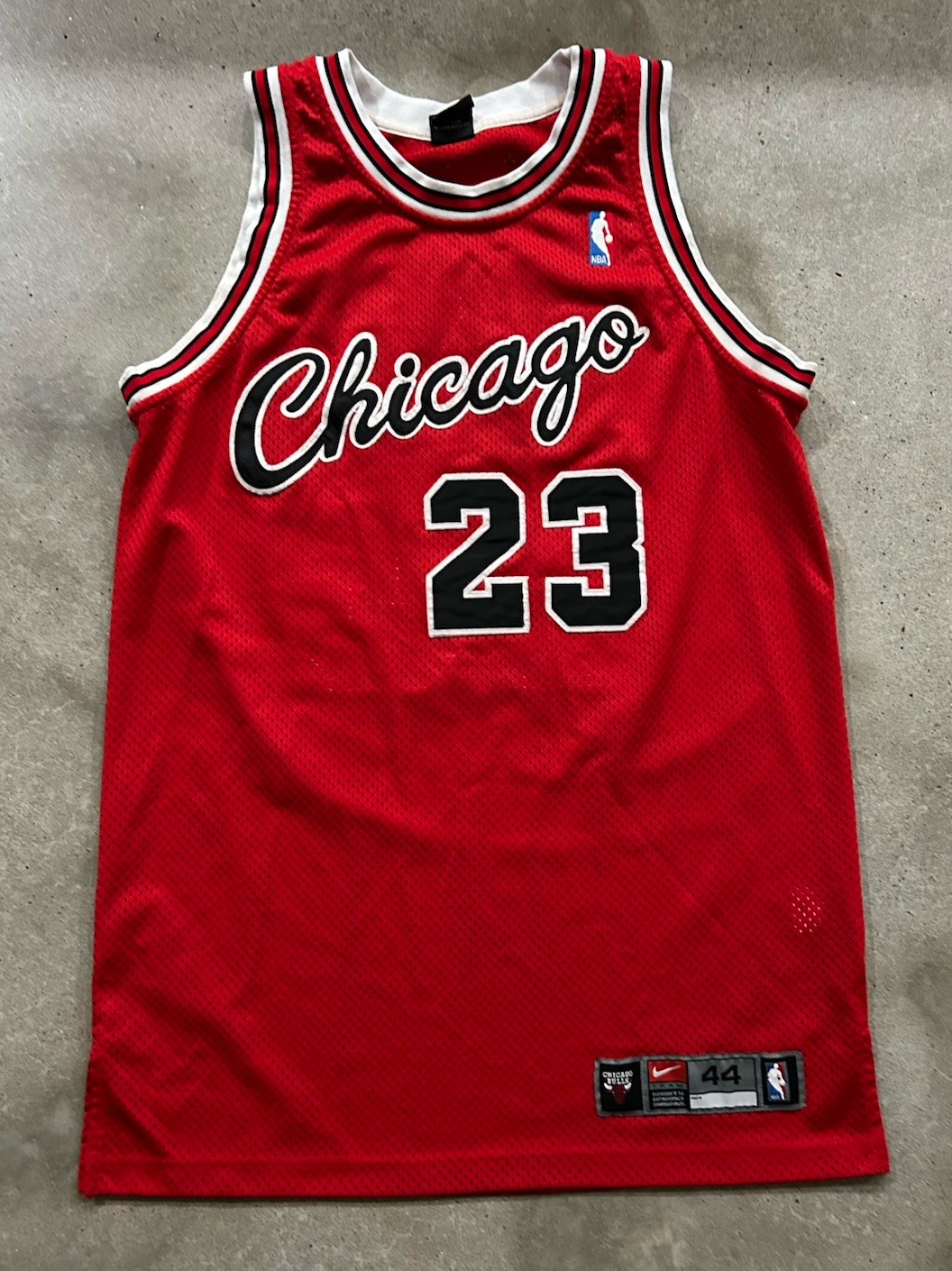 Michael Jordan Chicago Bulls Vintage Retro Authentic Nike NBA Jersey Size 44 Michael Jordan Chicago Bulls Vintage Retro Authentic Nike NBA Jersey Size 44