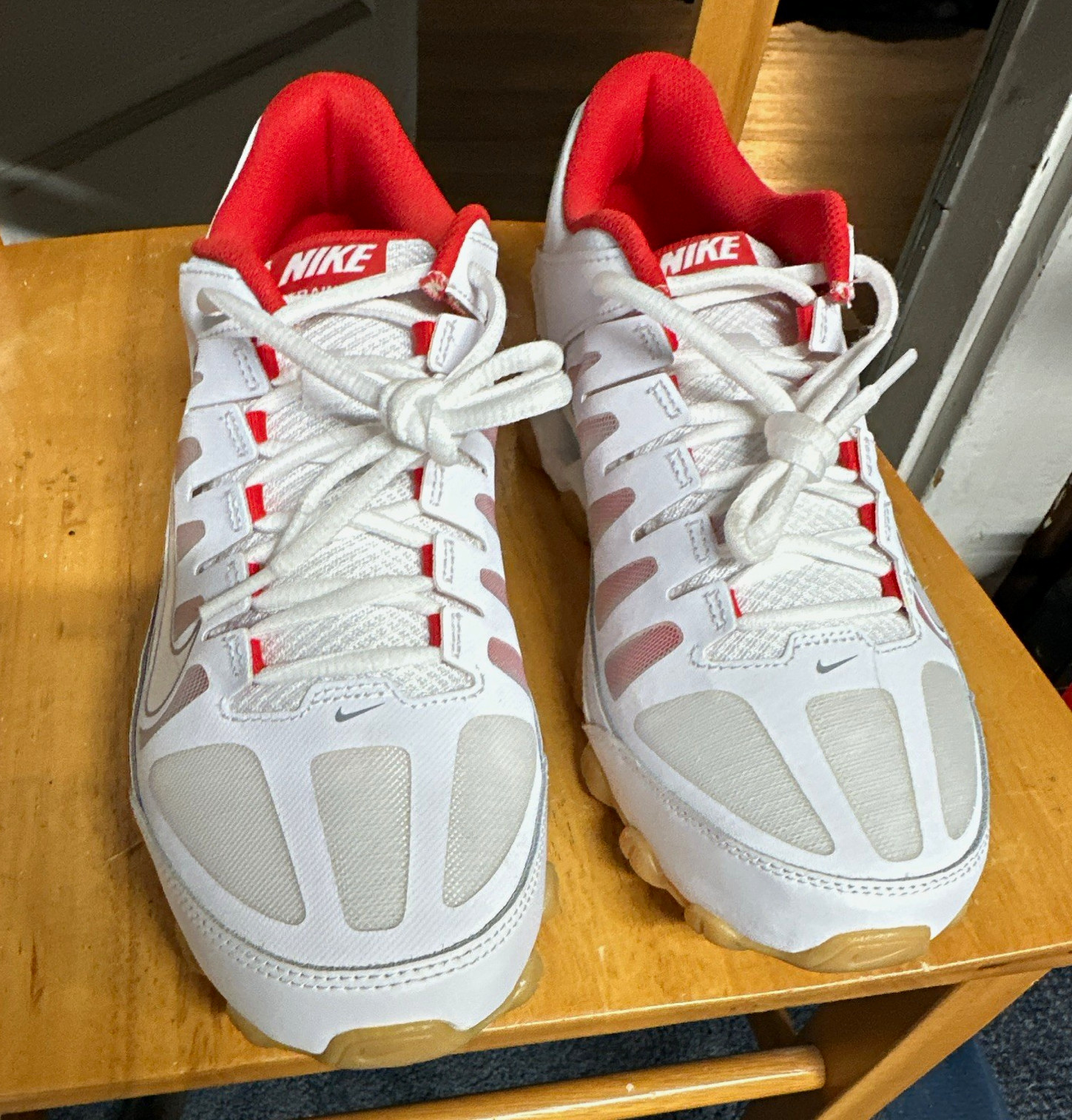 Nike Reax 8 TR Men’s Low Top Lace-Up Mesh Sneakers White/Chile Red 621716-103 Nike Reax 8 TR Men’s Low Top Lace-Up Mesh Sneakers White/Chile Red 621716-103
