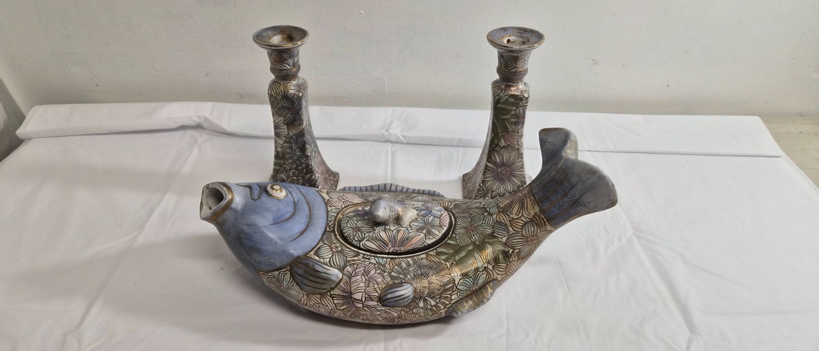 Antique late Qing Dynasty Koy tureen and 2 candle sticks by Wu Zheng Dai Qiu Antique late Qing Dynasty Koy tureen and 2 candle sticks by Wu Zheng Dai Qiu
