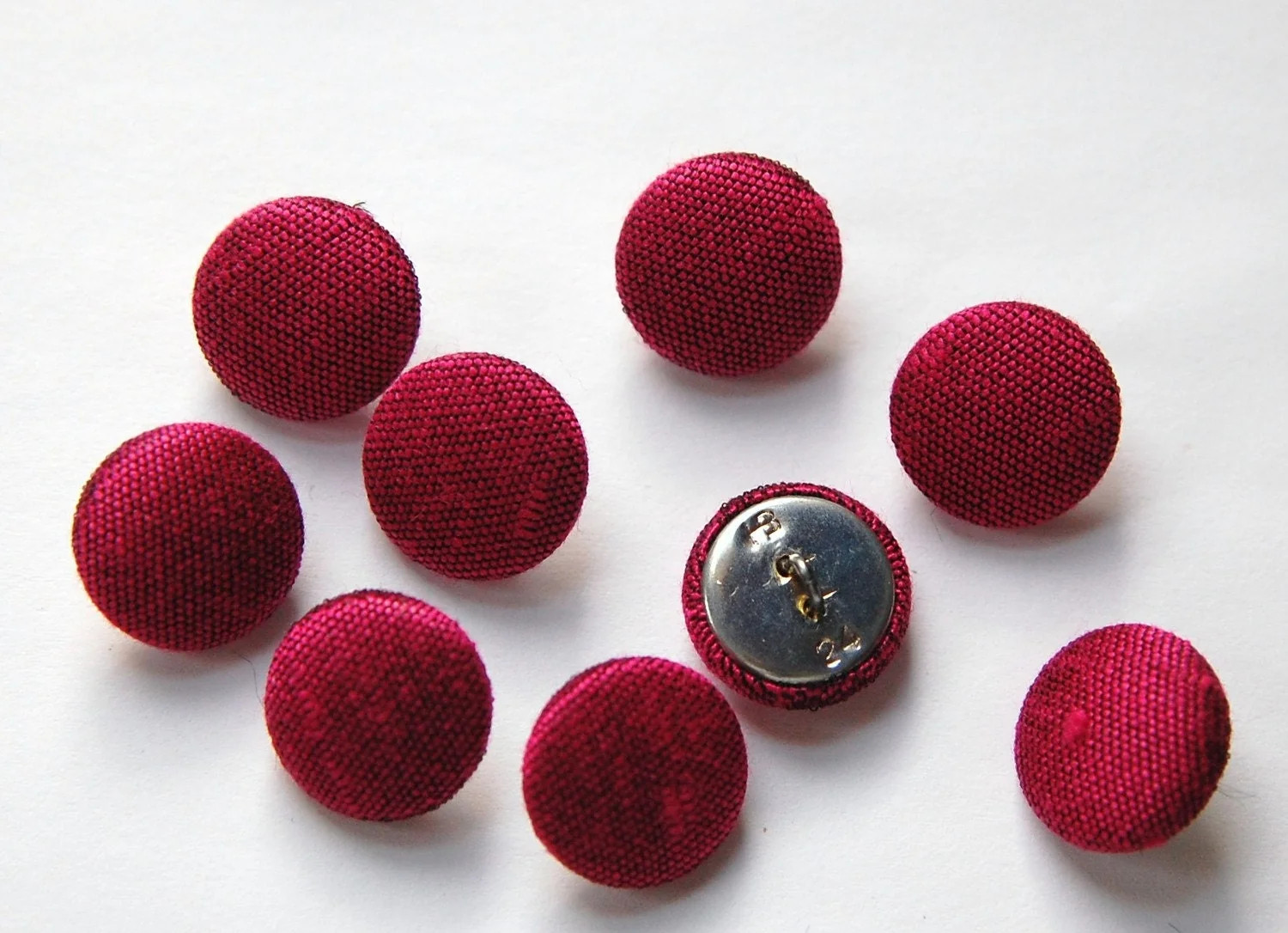 Vintage Fuchsia Silk Buttons 15mm btn002S Vintage Fuchsia Silk Buttons 15mm btn002S