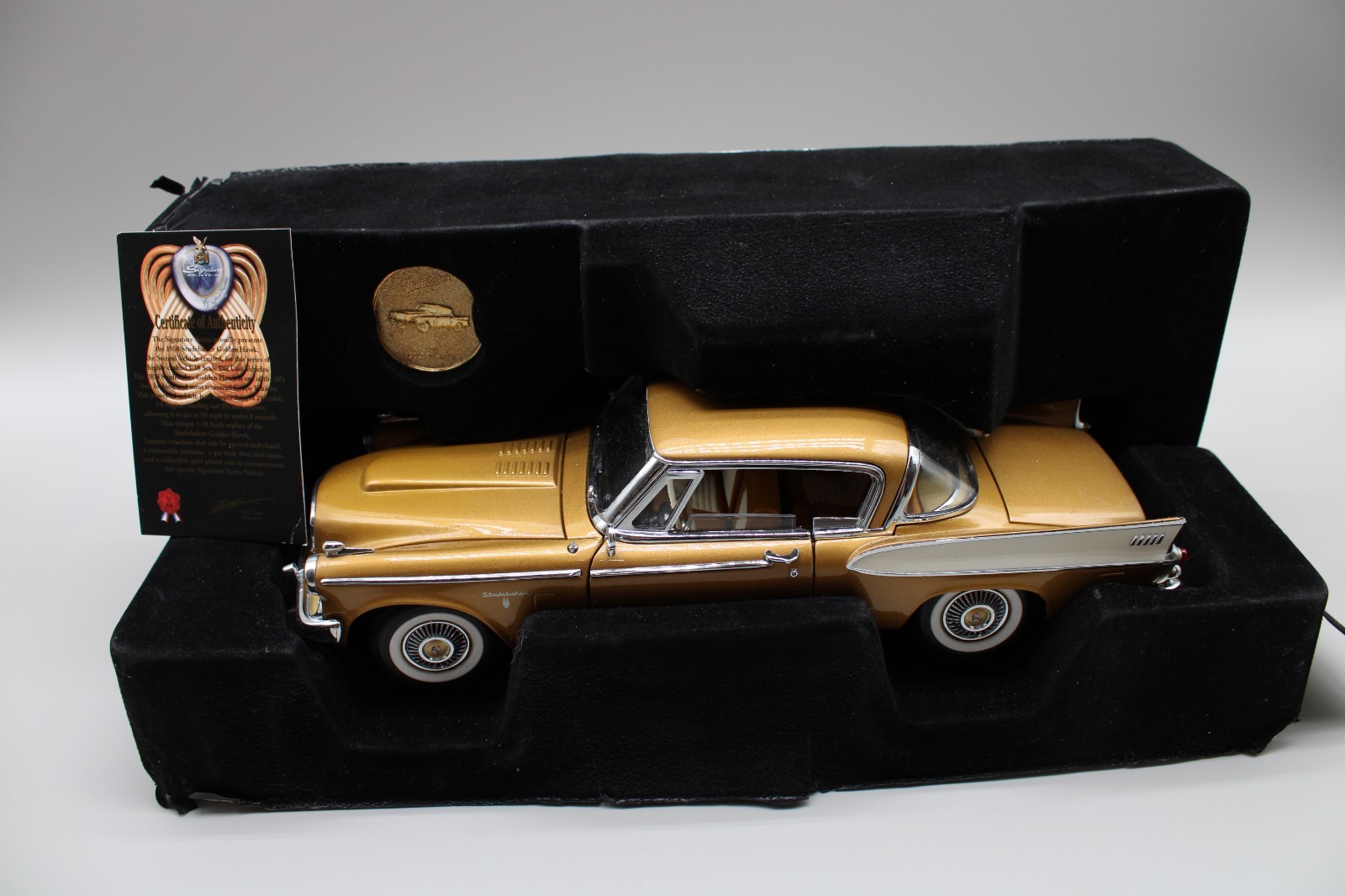 Signature 1/18 Scale Diecast 21125D - 1958 Studebaker Golden Hawk - Gold