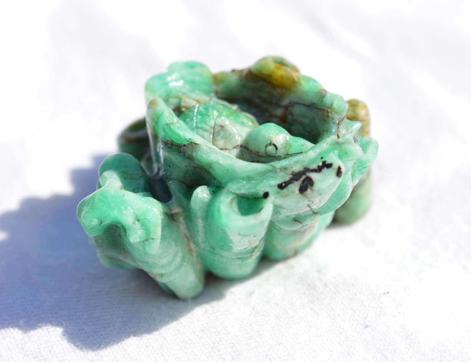 Natural Zambian Emerald Gemstone Carving, Frogs & Birds in Nature, 204 Carats Natural Zambian Emerald Gemstone Carving, Frogs & Birds in Nature, 204 Carats
