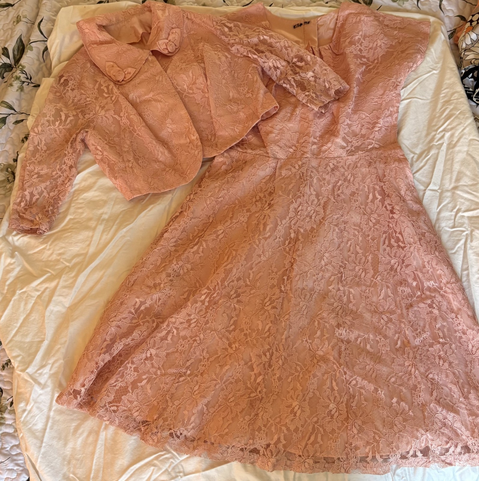 1950s Original Pink Lace Dress & Cropped Jacket Skirt Suit Set Size 8 1950s Original Pink Lace Dress & Cropped Jacket Skirt Suit Set Size 8