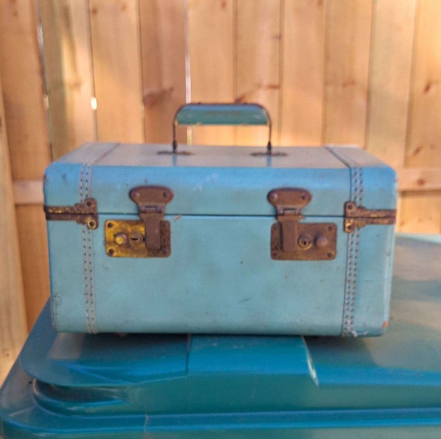 True Vintage 1950s Blue Hard Metal Vanity Case Trunk Locking Handle 40L
