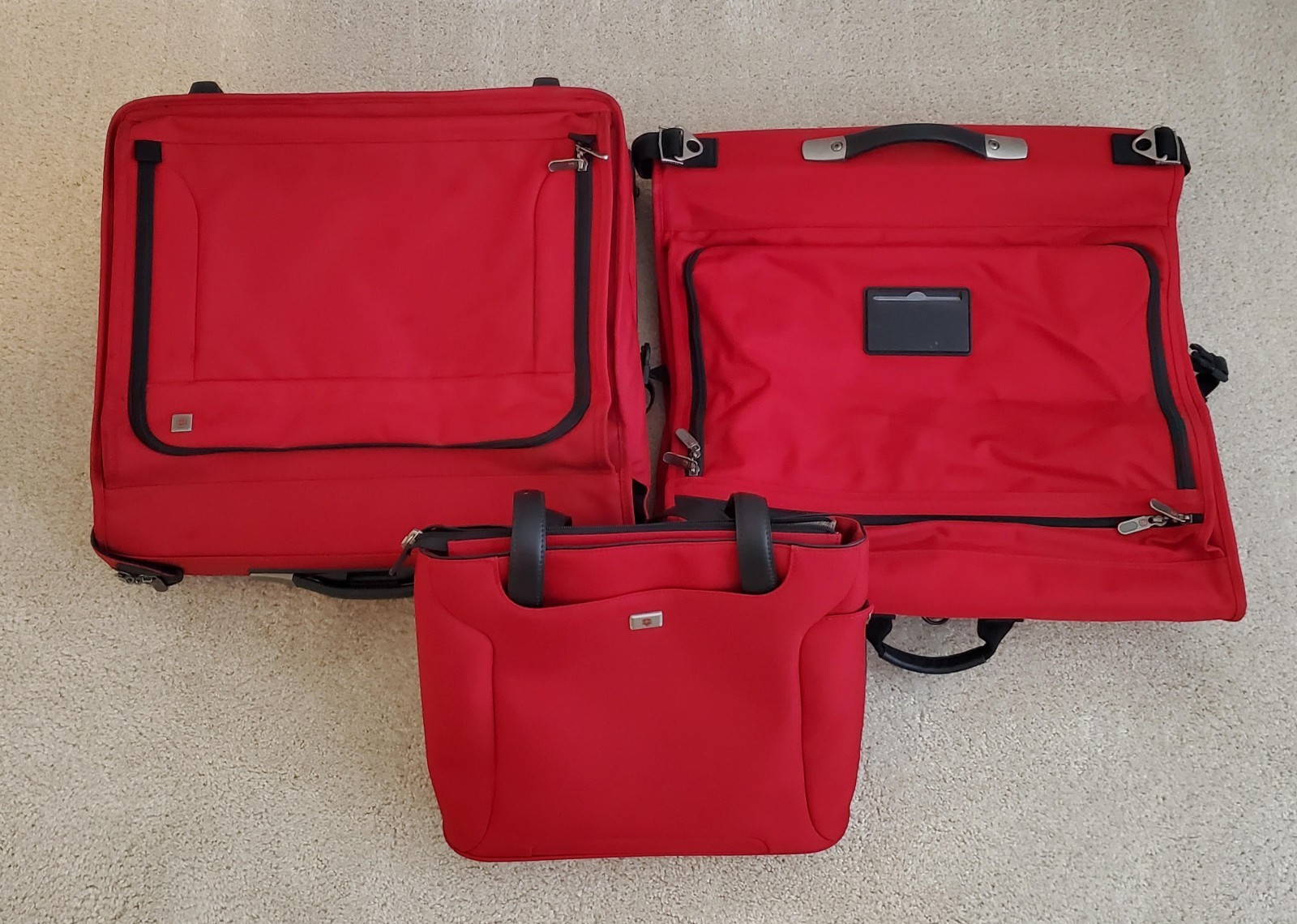 Victorinox Luggage By Swiss Army-3 Piece Set-Red & Black-Very Nice Set Victorinox Luggage By Swiss Army-3 Piece Set-Red & Black-Very Nice Set