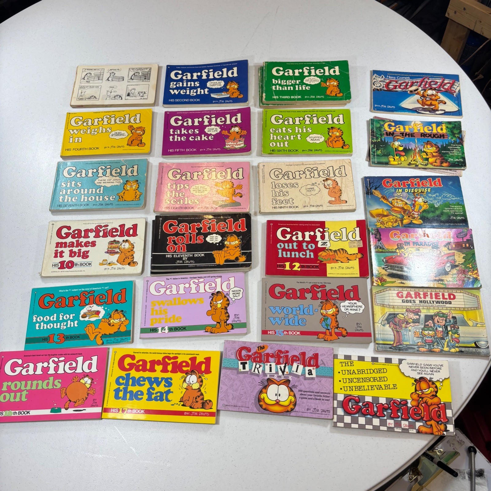 VTG 1980s Garfield Comic Book Lot of 24 Jim Davis Ballantine 1st-17th + More