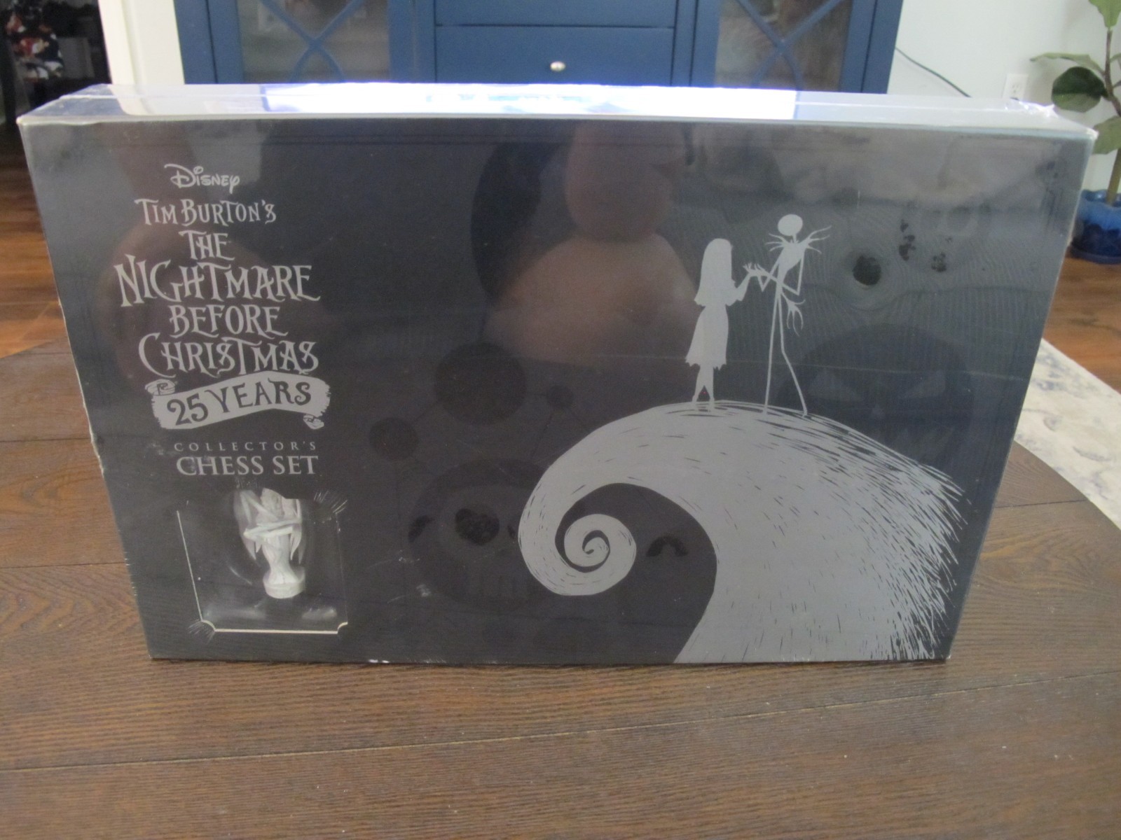 Disney Tim Burton\'s Nightmare Before Christmas 25 Years Collector\'s Chess Set