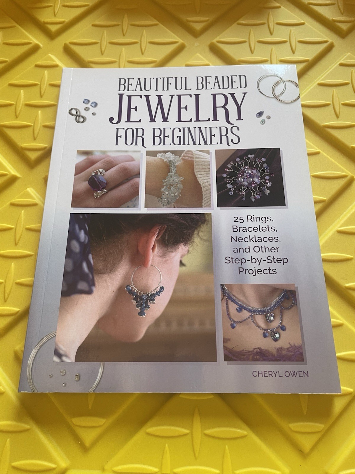 Beautiful beaded jewlelry For Beginners  By Cheryl Owen