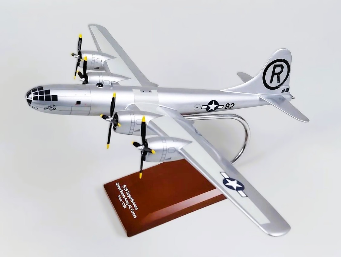 USAAF Boeing B-29 Superfortress Enola Gay 82 Desk Top 1/72 WW2 Model SC Airplane