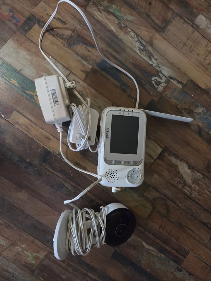 VTech VM901 5 inch Video Baby Monitor VTech VM901 5 inch Video Baby Monitor
