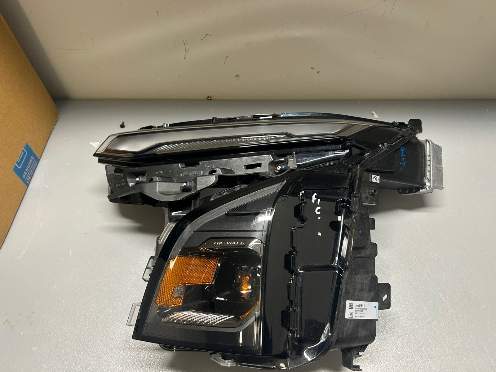 OEM 25-26 Chevrolet Equinox LED Headlight left hand side drivers 26589841