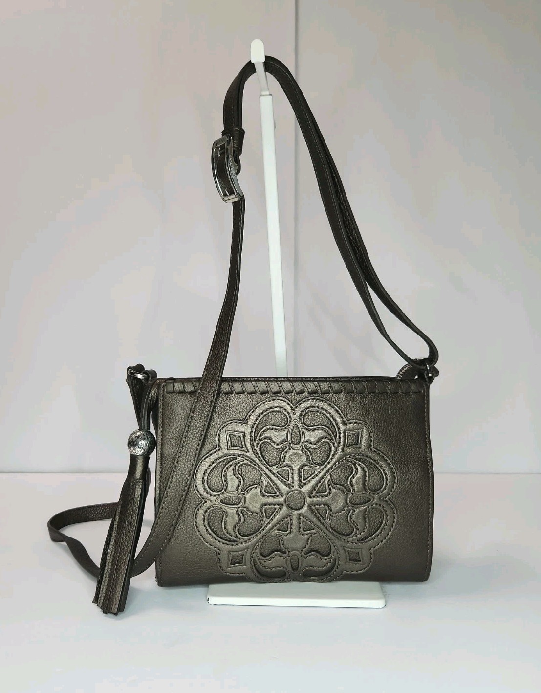 Brighton Ferrara City Bag Organizer Crossbody Cathedral Medallion Pewter Purse Brighton Ferrara City Bag Organizer Crossbody Cathedral Medallion Pewter Purse