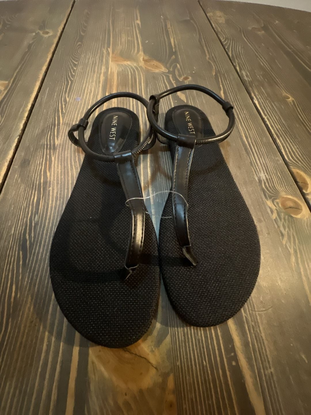 Nine West Bassie Sandal Size 9 1/2 M Black T-Strap Flat Nine West Bassie Sandal Size 9 1/2 M Black T-Strap Flat