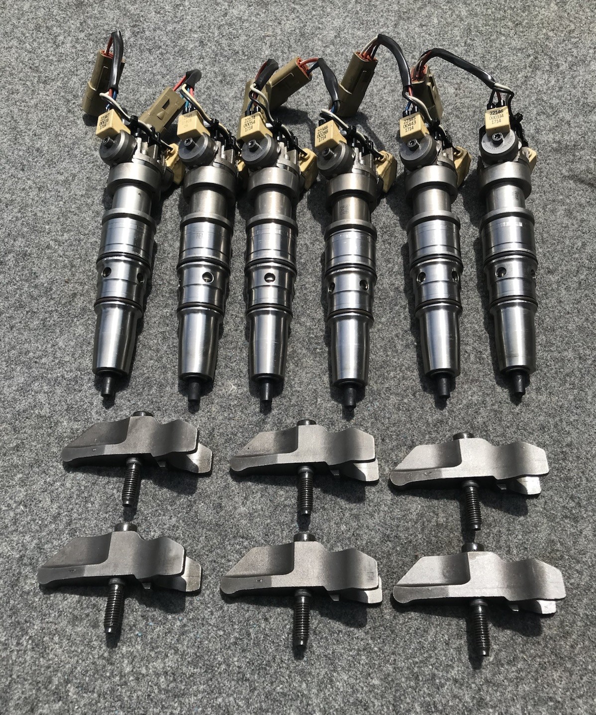 International Navistar MaxxForce DT Injectors 5010986R91 READ DESCRIPTION
