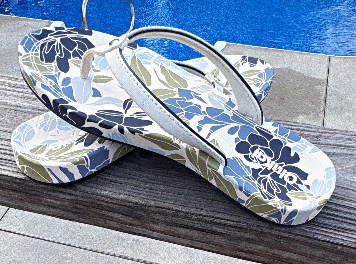 OluKai Women\'s ‘Uiki Floral Flip Flop Sandals Slip On Non Marking Sole
