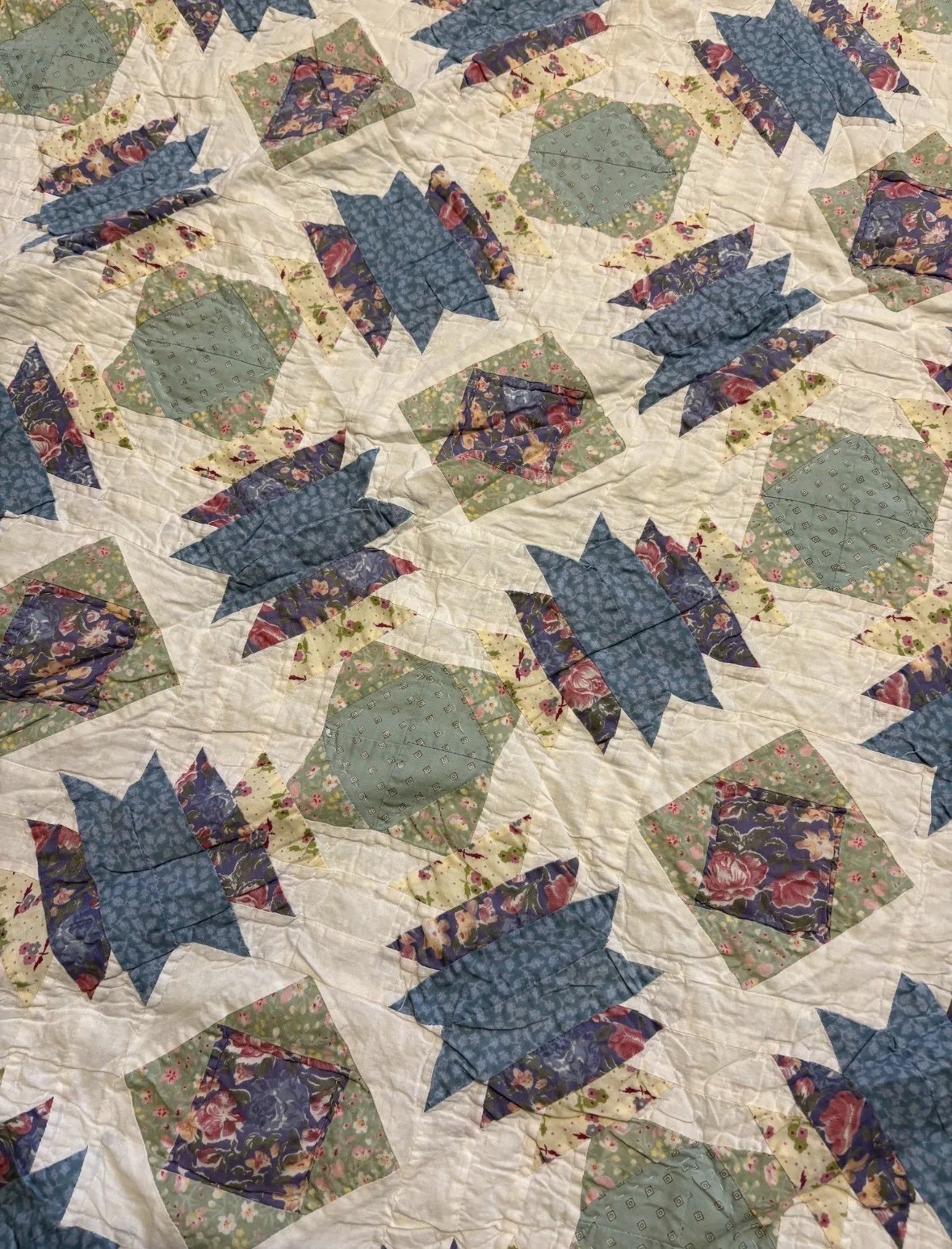 vintage beautiful hand-sewn blue And Green anvil Pattern quilt