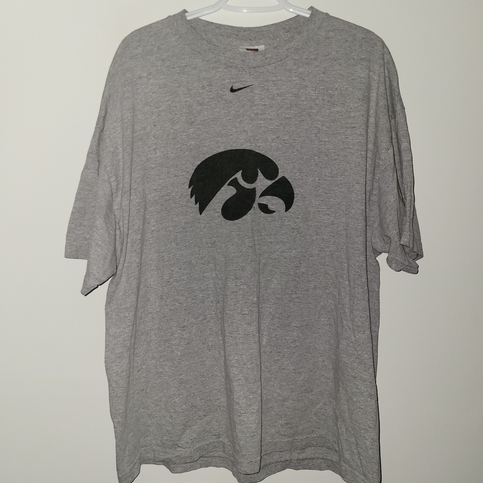 Vintage Nike Iowa Hawkeyes T-Shirt Center Swoosh Men\'s Size XL Gray Double Sided