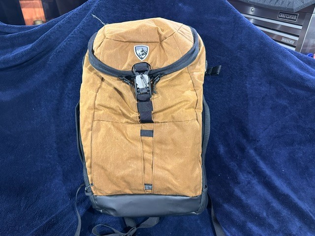 KÜHL Eskape 25 Kanvas Backpack in Camel/Black