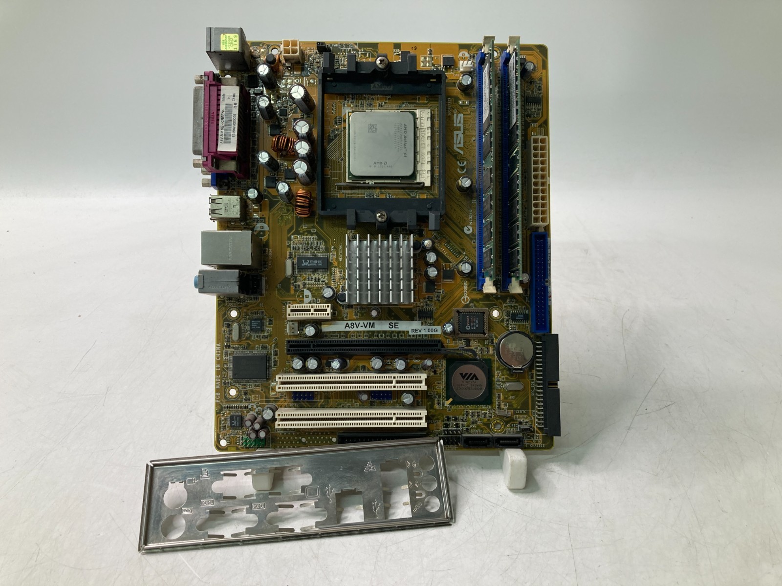 Vintage ASUS A8V-VM SE w/ AMD Athlon 64 3500+ 2.2GHz 512MB DDR Ram -Bloated Caps