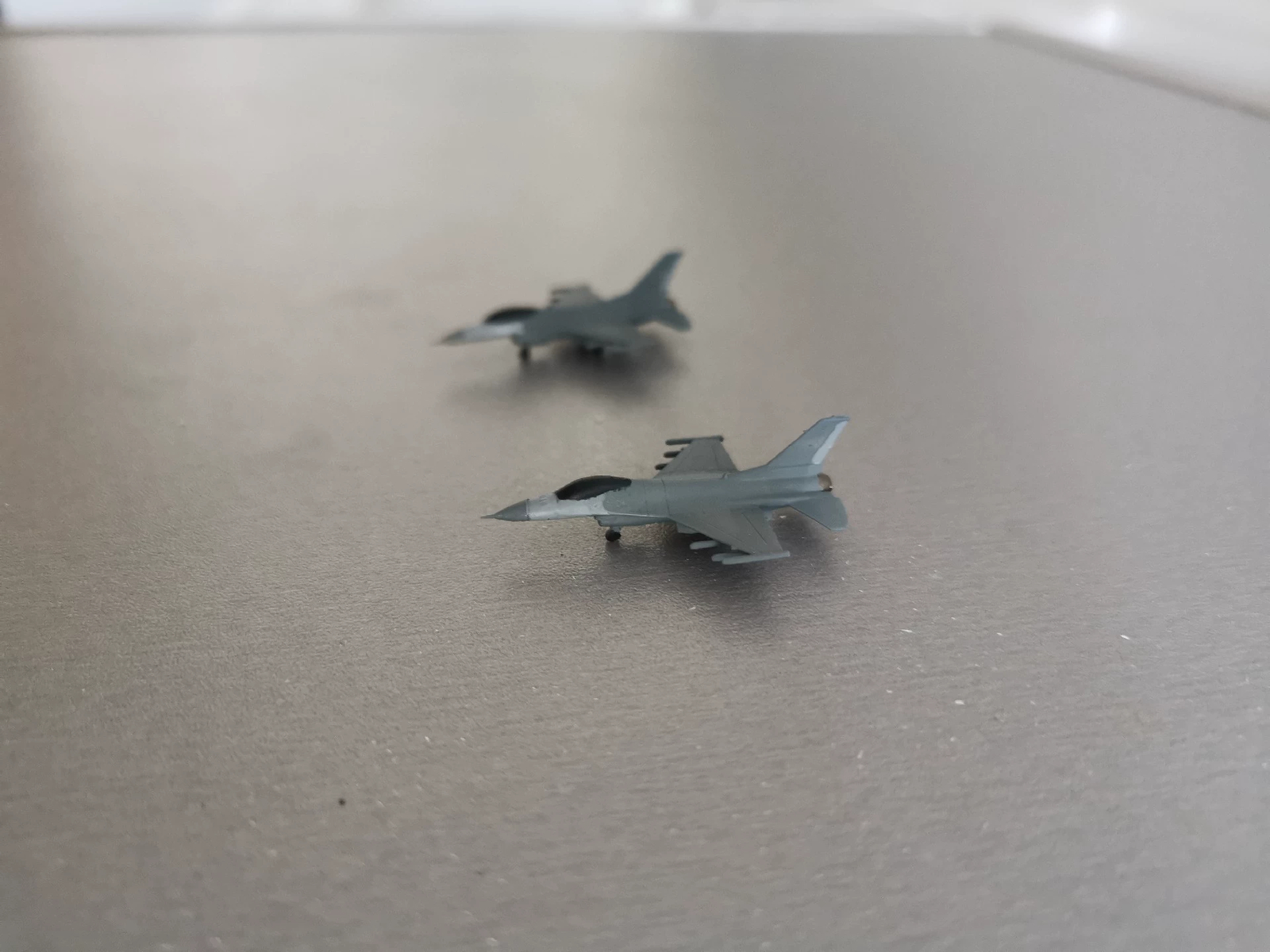 1/400 US F-16 fighter jet model 1pcs finished product prop 1/400 US F-16 fighter jet model 1pcs finished product prop