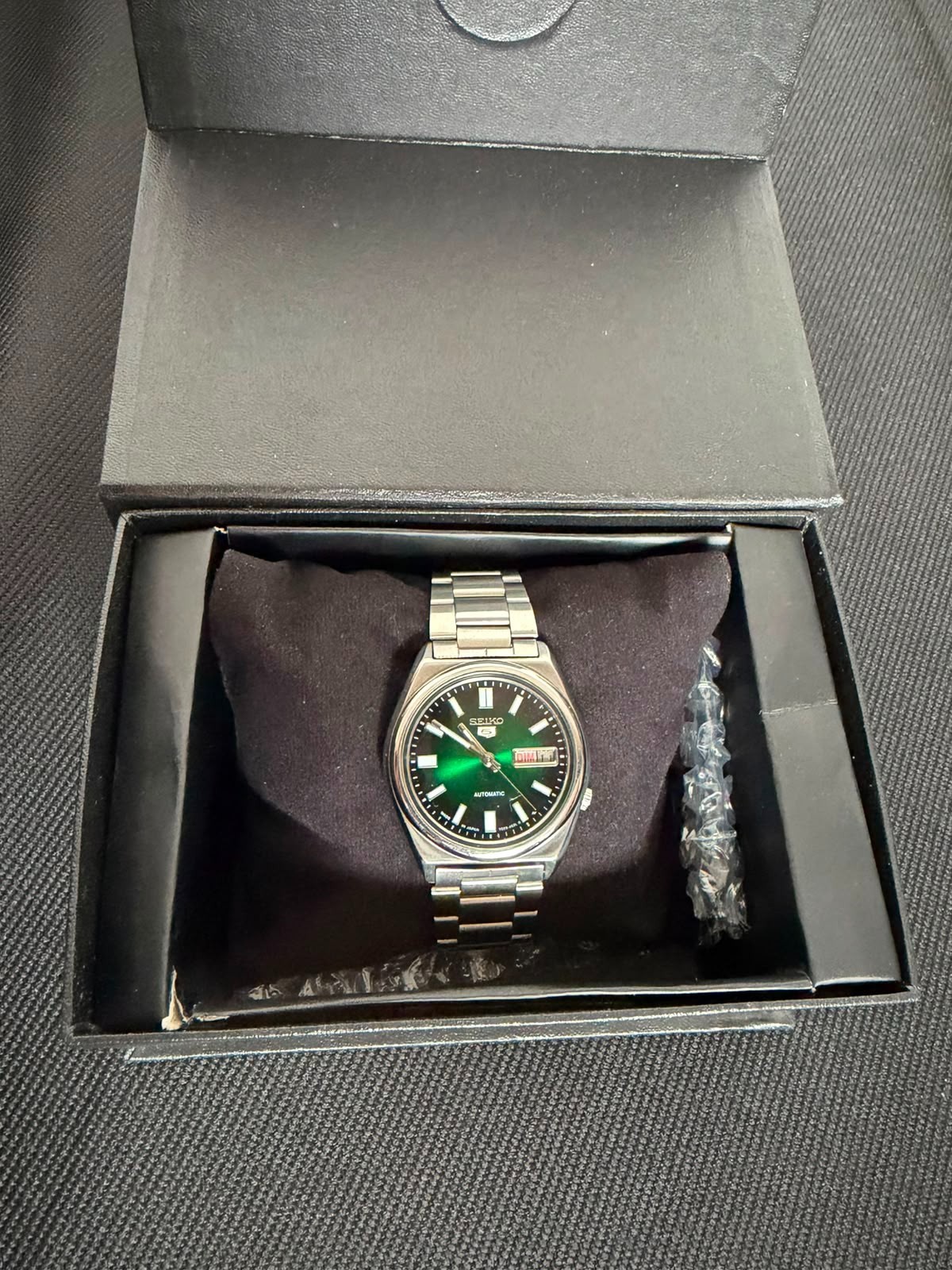 Vintage Seiko 5 Automatic Mens Watch Green Dial Day Date Box Set - 7009