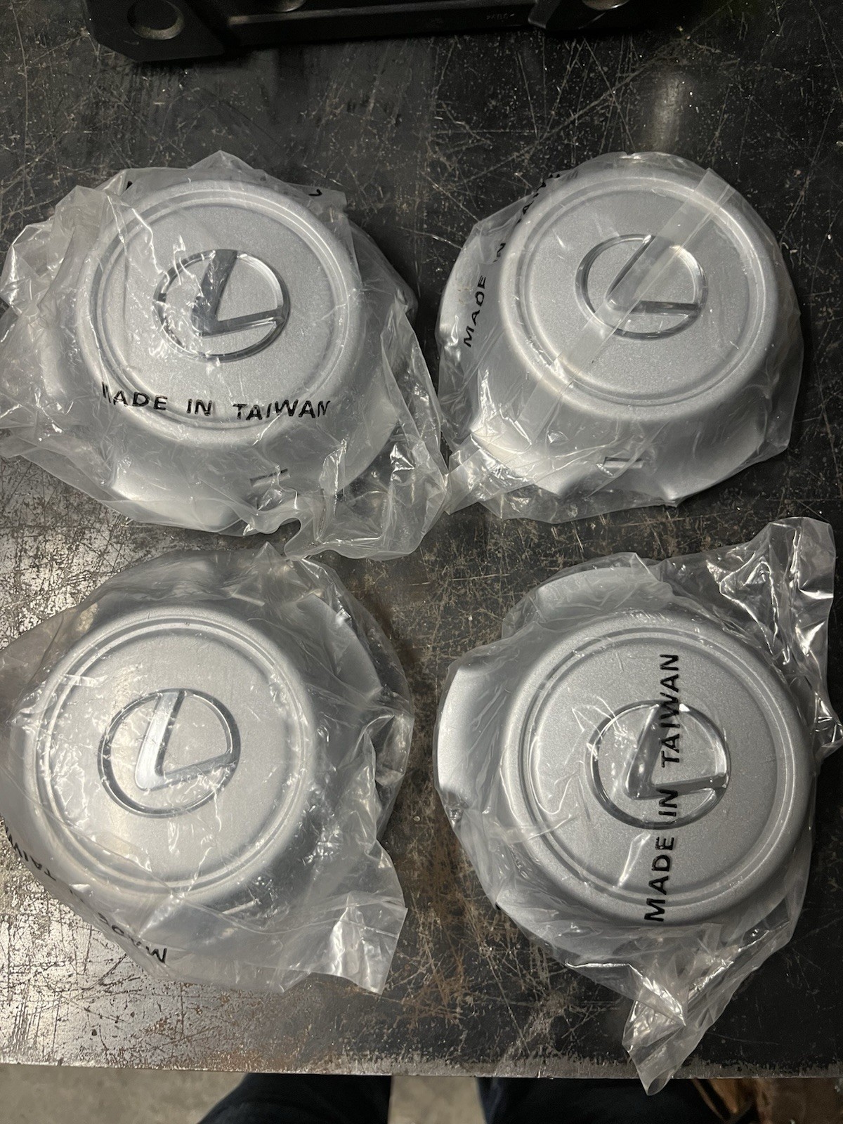 1996-1997 Lexus LX450 Hubcaps, center cap