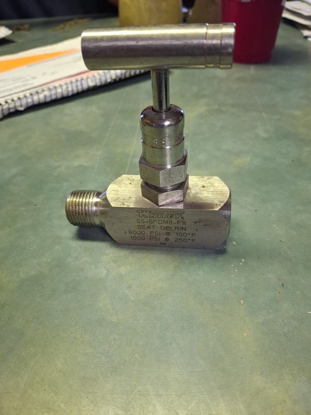 Swagelok SS-5PDM8-F8 rising plug needle valve,