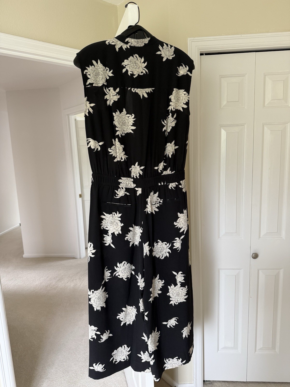 VINCE %100  SILK FLORAL BUTTON CROP  JUMPSUIT sz M = 8-10