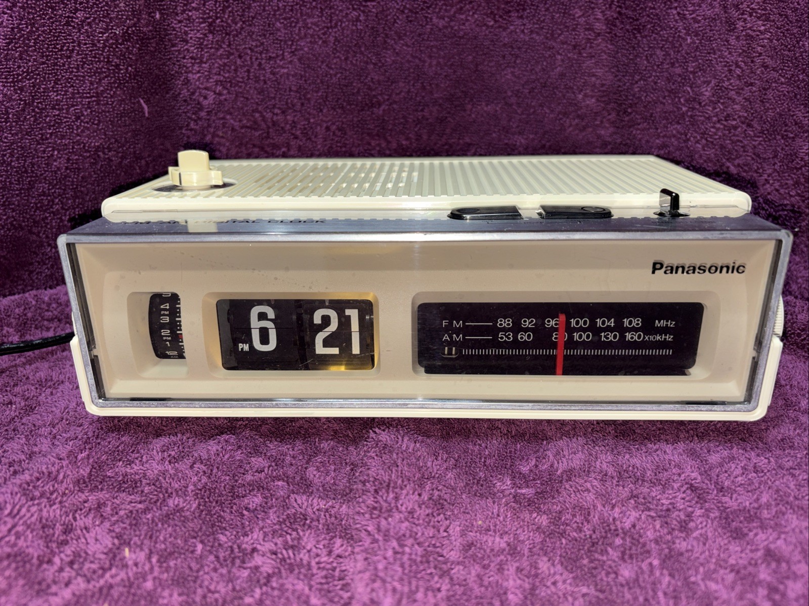 Vintage Panasonic RC-6002 FM/AM Flip Clock Radio White NICE CONDITION WORKING