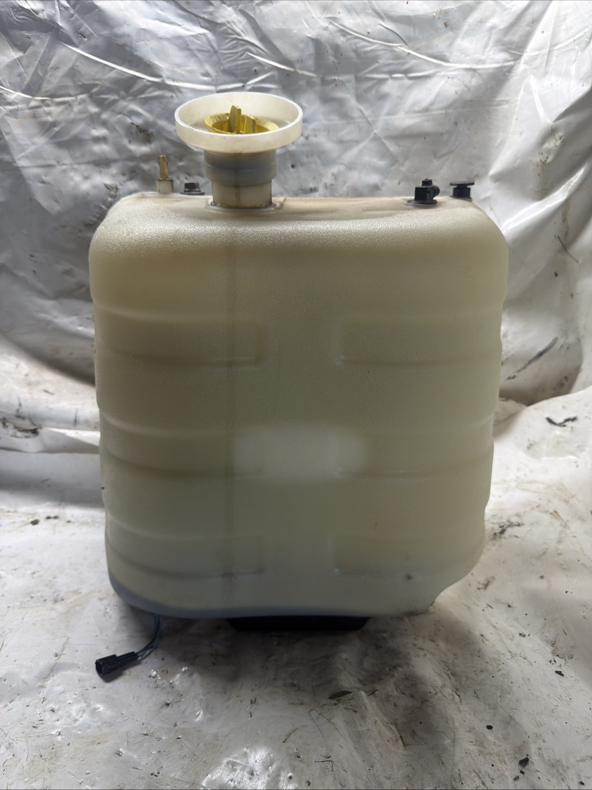 OEM Mercury Marine 75 - 125 HP 1.5L 3 Cyl Oil Tank Part# 1200-879844T08 OEM Mercury Marine 75 - 125 HP 1.5L 3 Cyl Oil Tank Part# 1200-879844T08