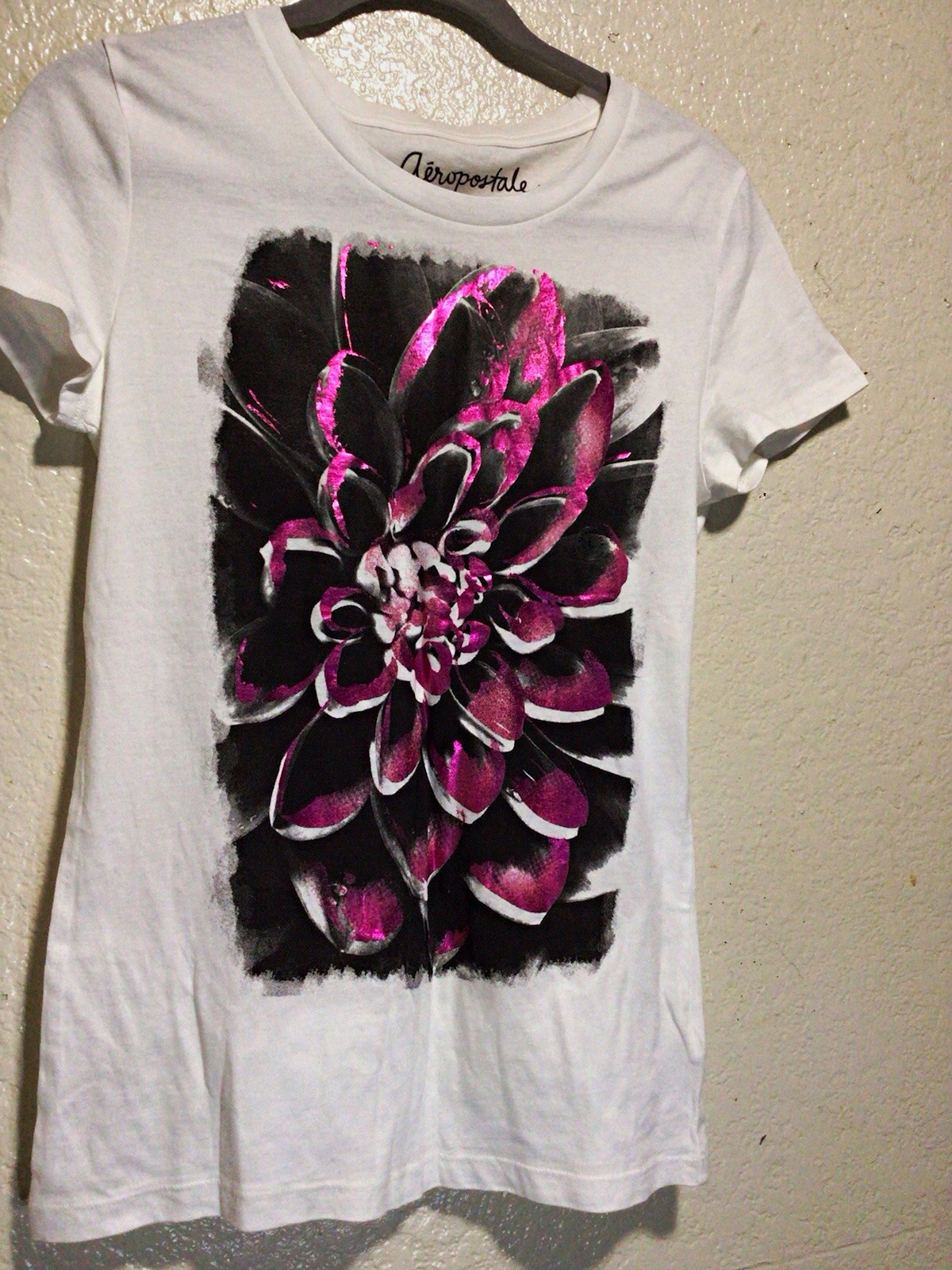 Aéropostale White Flower Graphic Print Crew Neck Short Sleeve Cotton T-Shirt L Aéropostale White Flower Graphic Print Crew Neck Short Sleeve Cotton T-Shirt L