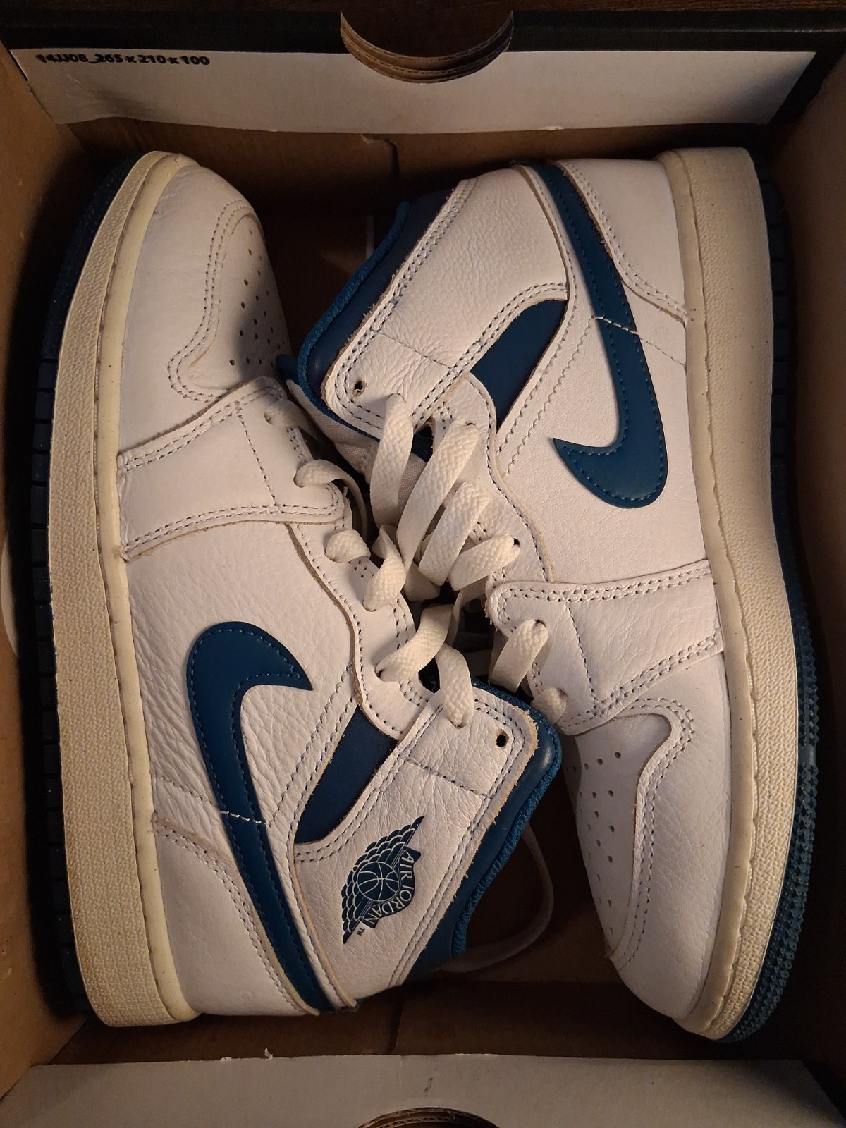 Air Jordan 1 Mid SE (GS) Shoes White/Industrial Blue-Sail Size 4.5 Y Air Jordan 1 Mid SE (GS) Shoes White/Industrial Blue-Sail Size 4.5 Y
