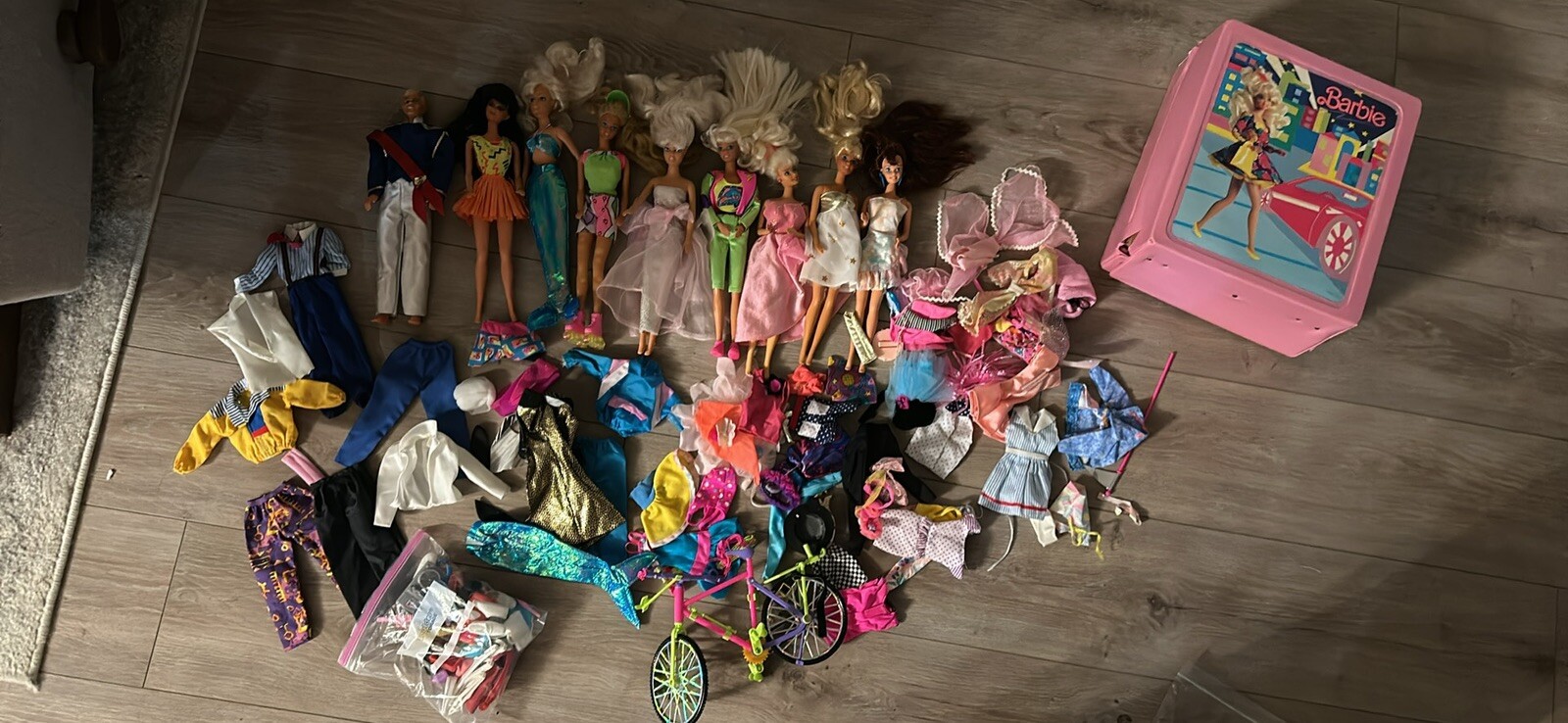 Vintage Barbie Doll Lot, Accessories, Case, Bike 7 Barbie’s And 1 Ken Vintage Barbie Doll Lot, Accessories, Case, Bike 7 Barbie’s And 1 Ken