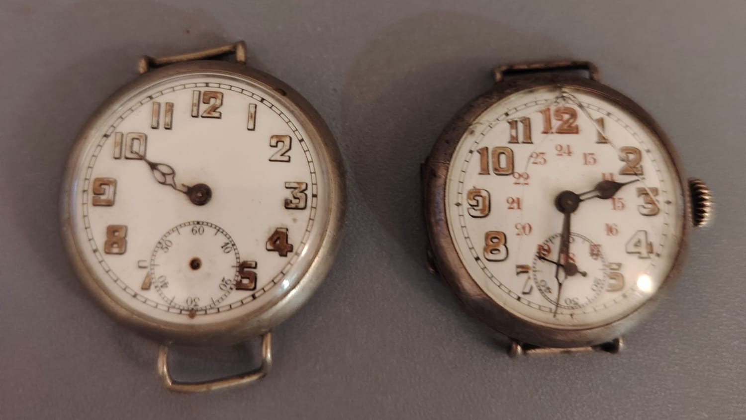 LOT OF 2 WW1 SOLDIERS\' TRENCH WATCHES, SILVER 0.935 & METAL - BALANCE AXES...