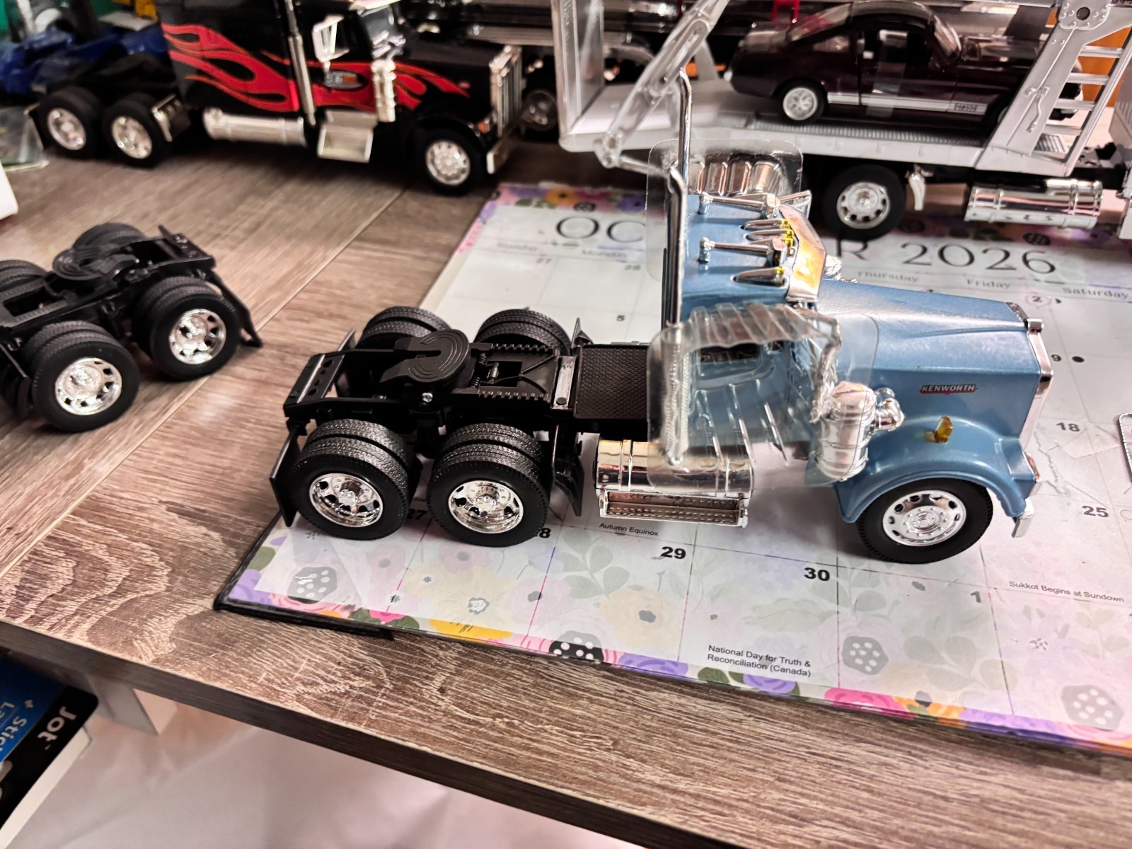 1/32 NEW RAY USED KENWORTH W 900 DAY CAB SEMI TRACTOR, NO PACKAGING # C 832 1/32 NEW RAY USED KENWORTH W 900 DAY CAB SEMI TRACTOR, NO PACKAGING # C 832