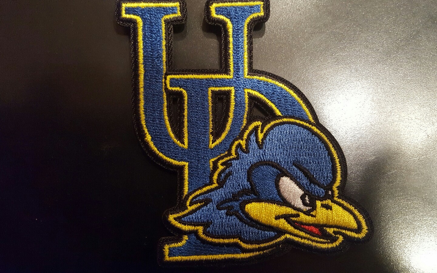 University of Delaware Fightin Blue Hens embroidered iron on patch 3\