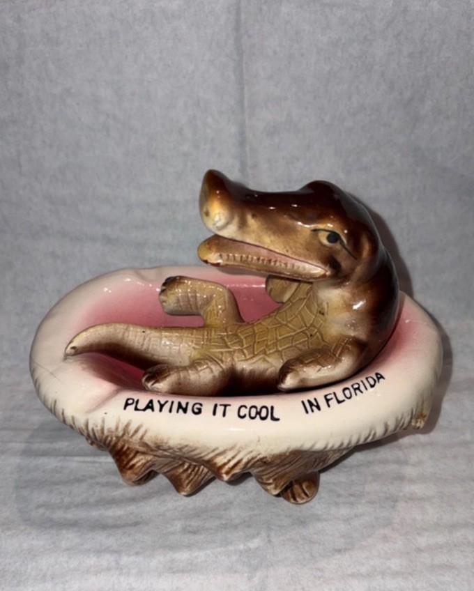 Vintage ceramic souvenir alligator in tub Vintage ceramic souvenir alligator in tub