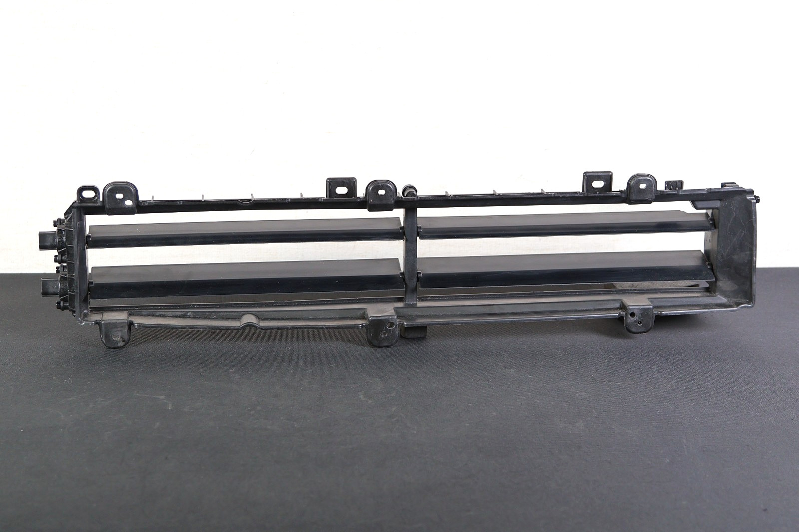 OEM 2025 2026 Hyundai Tucson Front Air Duct Radiator Shutter Assembly NO MOTOR